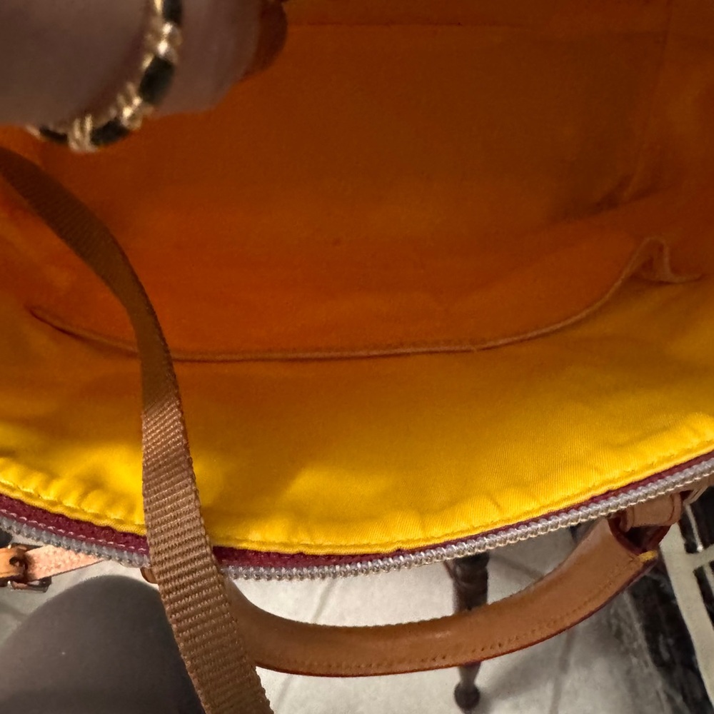 💕REDUCED Dooney & Bourke Yellow and Red Floral Shoulder Bag - Picture 9 of 10
